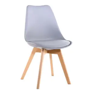 桃花心木复古格蕾丝经典法式餐椅，带软垫藤条背，用于传统餐厅家具