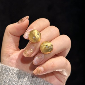 Boucles d'oreilles vintage en argent pur S925, étoiles brossées serties, luxe léger, style rétro français, industrie lourde, étoile en soie dorée - Product Image 2