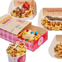 Vente en gros de plateau gaufré belge alimentaire avec logo imprimé écologique plateau d'emballage en papier gaufré crème glacée chocolat avec manchon