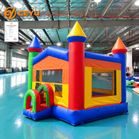 Château gonflable Ceyu avec fenêtre en filet et entrée en arche conique pour location de fêtes d'enfants