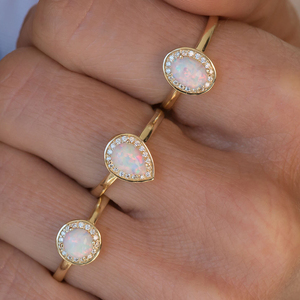 Anillo de Compromiso Sencillo de Oro Amarillo de 10/14/18K con Ópalo Blanco Natural Corte Pera, Halo de Diamantes CZ y Plata de Ley - Product Image 5