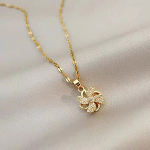 Collier pendentif fleur en or avec pavé de pierres, design moulin à vent rotatif, bijou cadeau - Product Image 1