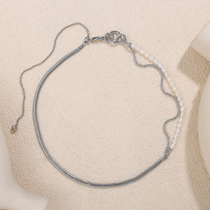 สร้อยคอไข่มุกน้ำจืดสองชั้น สร้อยคอเหล็กกล้าไร้สนิมสำหรับผู้หญิง เครื่องประดับสำหรับงานปาร์ตี้ ดีไซน์ไม่สมมาตร - Product Image 2