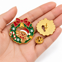 Épinglette de Noël personnalisée en émail rigide, motif couronne, bonhomme de pain d'épices, chapeau de Père Noël, cloche, plaqué or, vente en gros