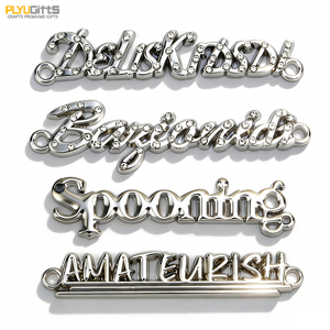 Étiquettes métalliques personnalisées avec logo de marque, 2 trous, lettres en relief, placage, pour vêtements, sacs à main, chaussures, accessoires métalliques, étiquettes de produit - Product Image 1