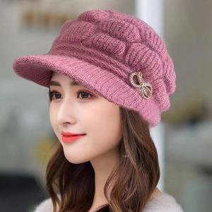 Chapeau tricoté d'hiver pour femmes, doublure en polaire chaude, style décontracté, casquette rouge avec épingle décorative - Product Image 4