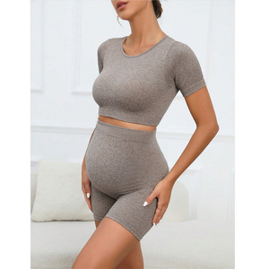 Femmes enceintes sans couture Yoga T-Shirt Shorts ensemble maternité Fitness entraînement vêtements <span class=keywords><strong>de</strong></span> <span class=keywords><strong>sport</strong></span> à manches courtes Yoga costume vêtements <span class=keywords><strong>de</strong></span> <span class=keywords><strong>sport</strong></span> - Product Image 5
