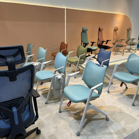 Chaise de conférence au design moderne et confortable avec base en acier, chaise de bureau mobile pour l'étude et les discussions, chaise d'étude