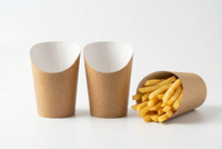 Gaufres aux œufs, frites, chips, cuillère à glace, collations, gobelet en papier kraft, seau en papier