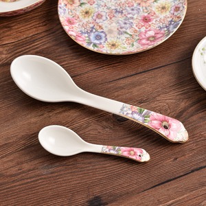 Service de table en céramique à motifs floraux, vaisselle en relief, assiettes rondes, bols à soupe et repose-cuillères pour la salle à manger à domicile - Product Image 5