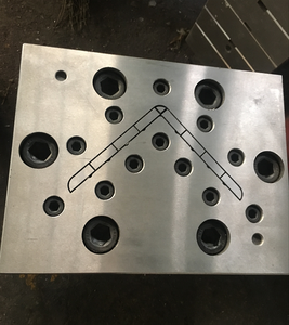 L'acier à angle droit poli d'UPVC meurent application de ménage de <span class=keywords><strong>coin</strong></span> de PVC de moule d'extrusion - Product Image 3