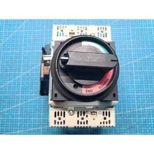 Disjoncteur à boîtier moulé Fuji NF250CV (avec poignée rotative) NF250CV-3P-125A + F-2SV, utilisé comme équipement semi-conducteur d'occasion - Product Image 3