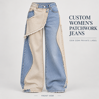 Jean large pour femme, patchwork bicolore, coupe irrégulière, bords effilochés, denim color block, pour un style urbain