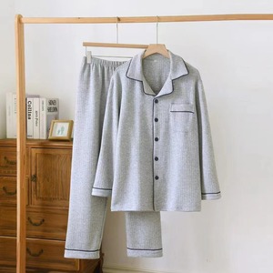 Ensemble de pyjamas d'automne avec logos personnalisés Pyjamas uni en coton <span class=keywords><strong>pour</strong></span> femmes Cardigan à revers Vêtements de nuit <span class=keywords><strong>pour</strong></span> couple Pantalons à manches longues <span class=keywords><strong>Nuisette</strong></span> chaude <span class=keywords><strong>pour</strong></span> hommes - Product Image 2