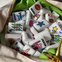 Élégant ensemble de Mahjong 160 tuiles, motifs colorés dessin animé, avion, lèvres, éclair, étoile, en acrylique lisse et résistant à l'usure à quatre couches, pour fête