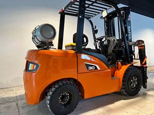 China 3 <span class=keywords><strong>Ton</strong></span> Total News Japón Gasolina LPG Carretillas elevadoras FD30 con 3,5 m de altura para la venta a bajo precio - Product Image 3