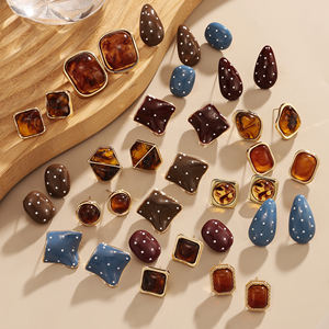 किस्सपत्नी ट्रेंडी रंगीन पोका डॉट एम्बर स्क्वायर वेव इयररिंग्स महिलाओं के लिए - Product Image 2