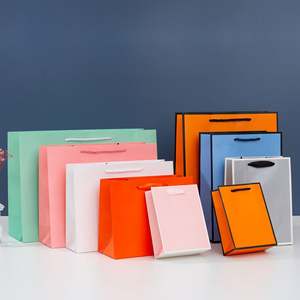 Sac en papier blanc personnalisé pour magasin de vêtements, avec logo imprimé, option d'emballage cadeau - Product Image 2