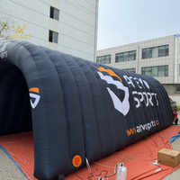 Tunnel de passage sportif gonflable géant professionnel avec logo personnalisé pour le terrain scolaire