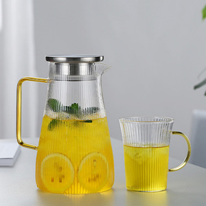 Carafe à eau froide en verre avec rayures verticales, poignée carrée, résistante aux hautes températures, transparente, pour le thé et le thé au citron - Product Image 4