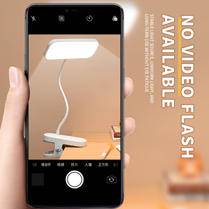 Lámparas de mesa táctiles modernas con diseño personalizable ODM/OEM Clip flexible y abrazadera de atenuación Lámpara de lectura alimentada por batería - Product Image 3