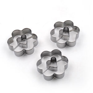 Stampo a forma di cuore in acciaio inossidabile stampino <span class=keywords><strong>per</strong></span> <span class=keywords><strong>biscotti</strong></span> creativi <span class=keywords><strong>per</strong></span> la cottura della cucina <span class=keywords><strong>per</strong></span> matrimoni e <span class=keywords><strong>Halloween</strong></span> - Product Image 1