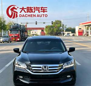 Honda Accord 2.0 Usado con Salida de Aire Trasera y Otros Detalles Interiores Negros, DVD, Navegación, Cámara de Reversa y Asientos de Cuero - Product Image 2