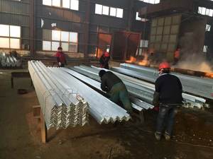 Barra De Angulo De Acero Blando De Forma L De Hierro Galvanizado Por En Caliente ASTM A36 A53 Q235 En La Fabrica Angle Barre en acier - Product Image 2