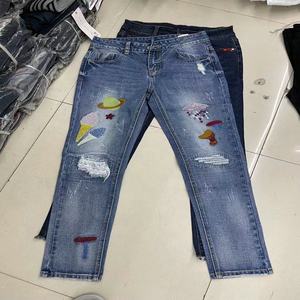 جينز جينز نسائي من الدنيم بأنماط مختلفة مناسب للاسترخاء بأرجل مستقيمة من طراز FYK107 موديل الدولار - Product Image 3