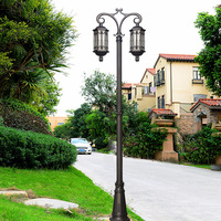 Lampadaire de jardin LED étanche de style européen classique, type lampadaire de rue antique, avec poteaux en aluminium