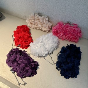 Pochette de soirée en soie motif pétales Printemps/Été pour tenues formelles Cheongsam, Hanfu chinois et style national Tanjing - Product Image 4