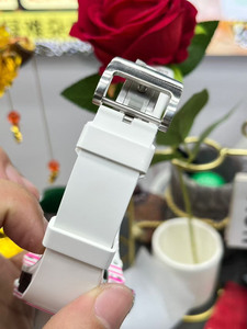 Reloj Deportivo Mecánico Automático de Cerámica Blanca, Diseño Personalizado con Logotipo OEM, Resistente al Agua - Product Image 4