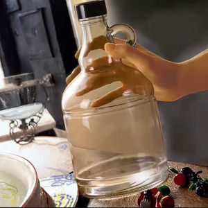 <span class=keywords><strong>Bouteille</strong></span> en verre de vin rouge recyclé de capacité de <span class=keywords><strong>5</strong></span> <span class=keywords><strong>litres</strong></span> 500ml gallons avec poignée à bouchon à vis pour sceller le brandy de marque - Product Image 1