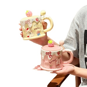 Regalo de Cumpleaños <span class=keywords><strong>para</strong></span> Niñas: Taza de Agua con Diseño de Pastel de Fresa, Taza de Cerámica con Tapa, Ideal <span class=keywords><strong>para</strong></span> el Desayuno en Casa - Product Image 1