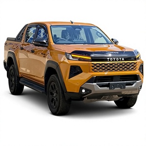 Toyota Hilux Travo OVERLAND Diesel Turbo Automatique d'occasion 2025, pneus R17, porte-bagages de toit en alliage d'aluminium, sièges en tissu foncé, conduite à droite - Product Image 1