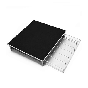 Placez le tiroir de <span class=keywords><strong>rangement</strong></span> des <span class=keywords><strong>capsules</strong></span> sous la machine à café et soulevez la boîte de <span class=keywords><strong>rangement</strong></span> des <span class=keywords><strong>capsules</strong></span> <span class=keywords><strong>pour</strong></span> ranger 36 <span class=keywords><strong>capsules</strong></span> <span class=keywords><strong>Dolce</strong></span> <span class=keywords><strong>Gusto</strong></span> - Product Image 3