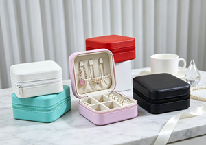 Ensemble complet de boîtes à bijoux portables haut de gamme, emballées dans du tissu en similicuir, design carré arrondi avec fermeture magnétique, plusieurs modèles - Product Image 6