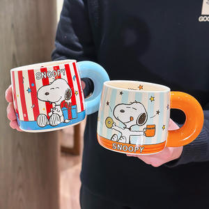 Taza de Cerámica Snoopy Zuo Mu, Gran Capacidad, Diseño a Rayas, Pintada a Mano, con Asa, Regalo para Parejas - Product Image 2