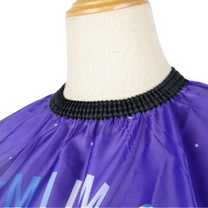 Capa de Peluquería Playboy Morada, Resistente al Agua, de Poliéster, para Teñir y Tratar el Cabello - Product Image 1