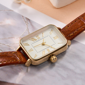Nuevo reloj elegante para estudiantes con esfera cuadrada de números romanos retro, correa de cuero de alta gama y movimiento de cuarzo para mujer. - Product Image 4