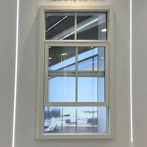 หน้าต่างอลูมิเนียมตกแต่งบ้านสไตล์โมเดิร์น UPVC 82 แบบบานเลื่อนเดี่ยวสำหรับห้องครัวและห้องน้ำ - Product Image 1