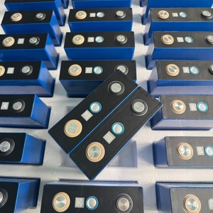 A sınıfı Cornex Lifepo4 Lifepo4 hücreleri 6000 döngü 3.2V 100Ah prizmatik hücreler - Product Image 3