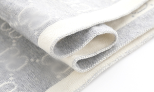 <span class=keywords><strong>Couverture</strong></span> Douce de Luxe en Coton Jacquard pour Bébé, <span class=keywords><strong>Gris</strong></span> Rose, 120*85cm, avec Lettre G, pour Enfants Garçons et Filles, Idéale pour la Climatisation - Product Image 4