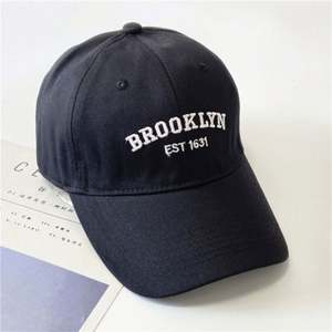 Gorras de Béisbol Unisex al por Mayor con Logotipo Bordado en 3D - Estilo Deportivo, Tela de Algodón Transpirable y Cómoda, Hebilla Dorada de Cobre, Personalizable - Product Image 2