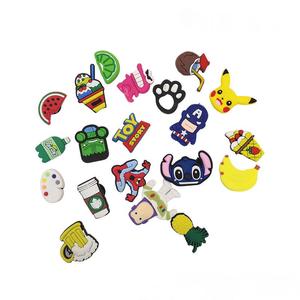 Breloques de chaussures en PVC <span class=keywords><strong>Jibbitz</strong></span> <span class=keywords><strong>pour</strong></span> <span class=keywords><strong>Crocs</strong></span> - Héros d'anime, Pikachu, Stitch, Spiderman, Pins de chaussures sur le thème des fruits et des aliments, Accessoires personnalisés - Product Image 4