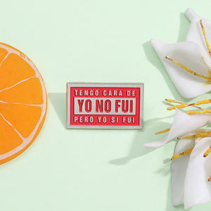 بيع بالجملة مضحك النص يقتبس دبابيس المينا بروش تينجو كارا دي يو لا فوي بيرو يو سي فوي دبابيس معدنية طية صدر السترة شارات المجوهرات هدية - Product Image 1