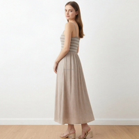 Robe midi smockée sur mesure pour femme, bretelles spaghetti, volants, tissu texturé, taille haute, coupe trapèze, robe d'été