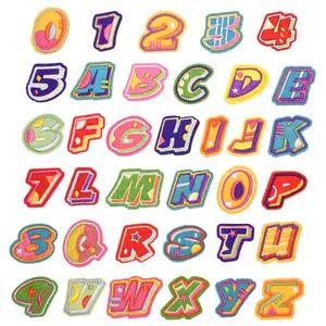 Zahlen aufhängen auf Chenille Name Stickerei Patch Alphabet Großhandel 3D-Felt benutzerdefinierte Cartoon Letter Patches für Kleidung