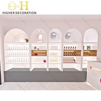 Vitrine à parfum personnalisée Parfumerie design pour intérieur de magasin de détail Construction élégante en verre et en métal