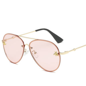 Lunettes de soleil de luxe pour femmes, style vintage, monture en métal avec rivets en forme d'abeille, verres dégradés, lunettes de soleil pour femmes, 2024 - Product Image 6